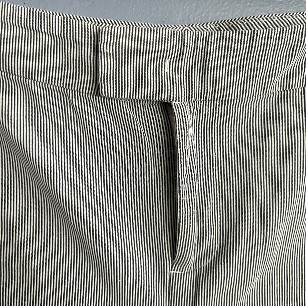 Coldwater Creek Size 10 Navy White Stripe Capri Preowned - Picture 2 of 8